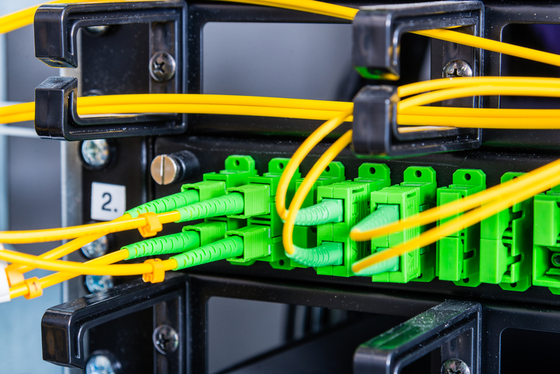 Panel światłowodowy 19″ 1U, front 24x SC simplex/LC  duplex, wysuwany, pusty