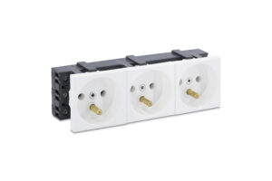 Gniazdo elektryczne bez blokady 3x230V białe